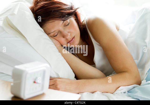 woman-asleep-in-bed-c4tg2k.jpg
